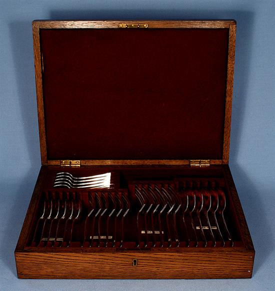 A 1930s canteen of silver rat tail pattern cutlery, by William Hutton & Sons, 52oz/1634 grams.